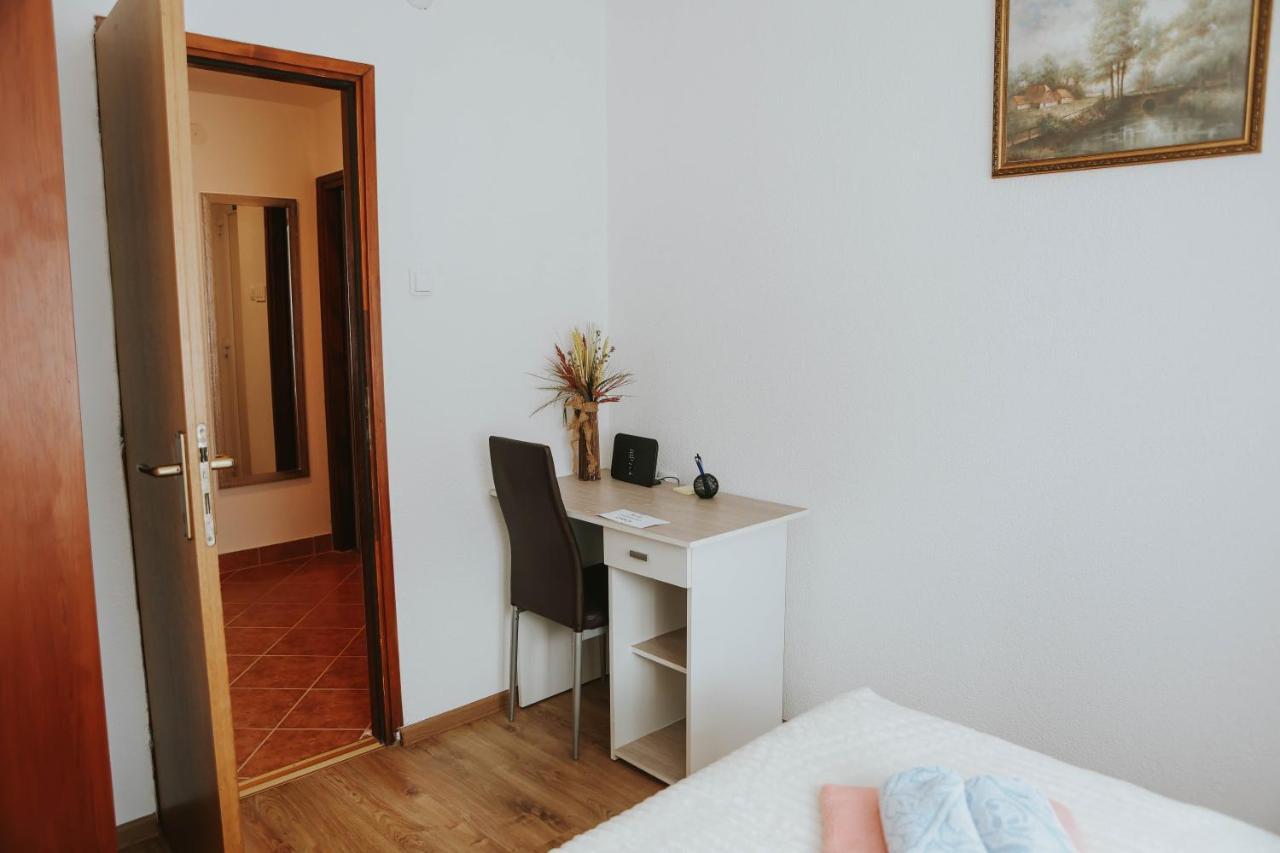 I&T Apartman Госпич Экстерьер фото